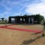 Ceremonia civil en la pérgola con entrada de pedestales en Dehesa Bolaños