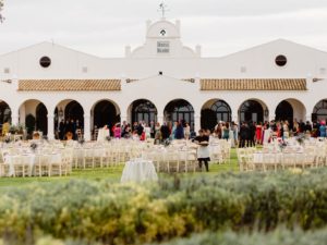 Fachada salones Dehesa Bolaños