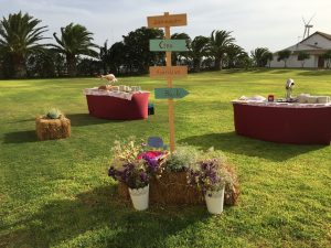 Cartel indicaciones - Boda Amelia & Lorenzo en Dehesa Bolaños