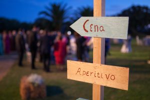 Cartel indicaciones - Boda Carolina & Jesús en Dehesa Bolaños