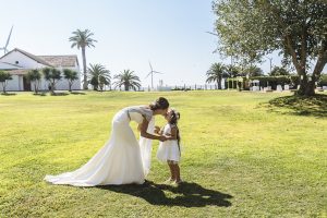 Novia en el jardín - Boda Isabel & Alberto en Dehesa Bolaños
