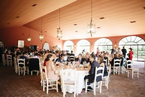 Almuerzo en el salón - Boda Isabel & Alberto en Dehesa Bolaños