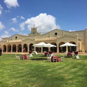 Aperitivo en jardín - Comunión Virginia en Dehesa Bolaños