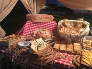 Puesto de quesos - Boda María & Luis en Dehesa Bolaños