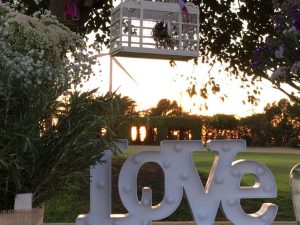 Mesa de firmas con letras Love - Boda María & Luis en Dehesa Bolaños