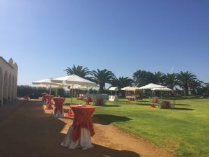 Aperitivo en el porche y jardín - Boda Mamen & Carlos en Dehesa Bolaños