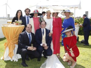 Novios con invitados - Boda Azahara & J. Enrique en Dehesa Bolaños