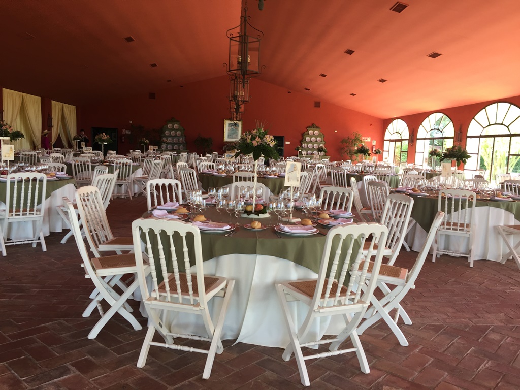 Salón boda con sillas de palillería - Boda Azahara & J. Enrique en Dehesa Bolaños