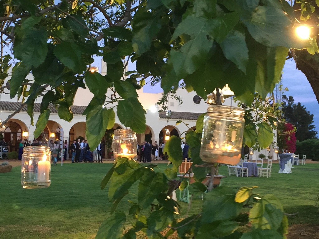 Árbol con velas en tarros cristal - Boda Silvia & Esteban en Dehesa Bolaños