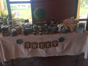 Mesa de chuches con muffins - Comunión Javier en Dehesa Bolaños