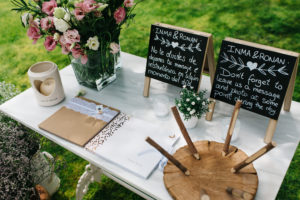 Mesa de firmas rústica - Boda Inma & Ronan en Dehesa Bolaños