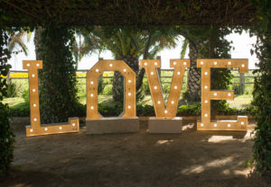 Letras Love iluminadas - Boda María & Álvaro en Dehesa Bolaños